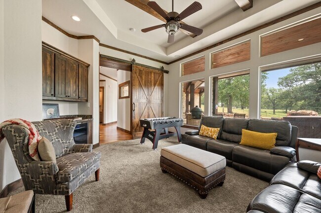 Building Photo - 248 Howard Rd