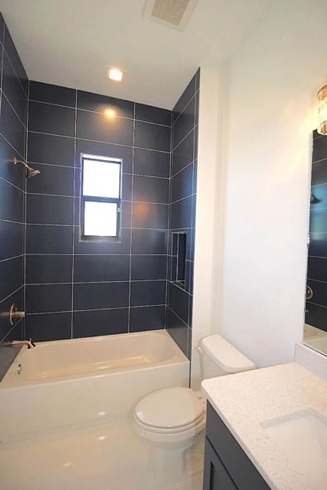 Building Photo - Coastal Living in Marina del Palma?!