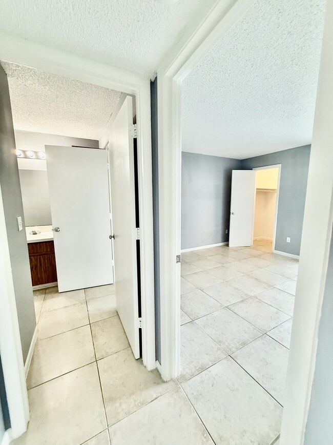 Building Photo - 455 Alt 19