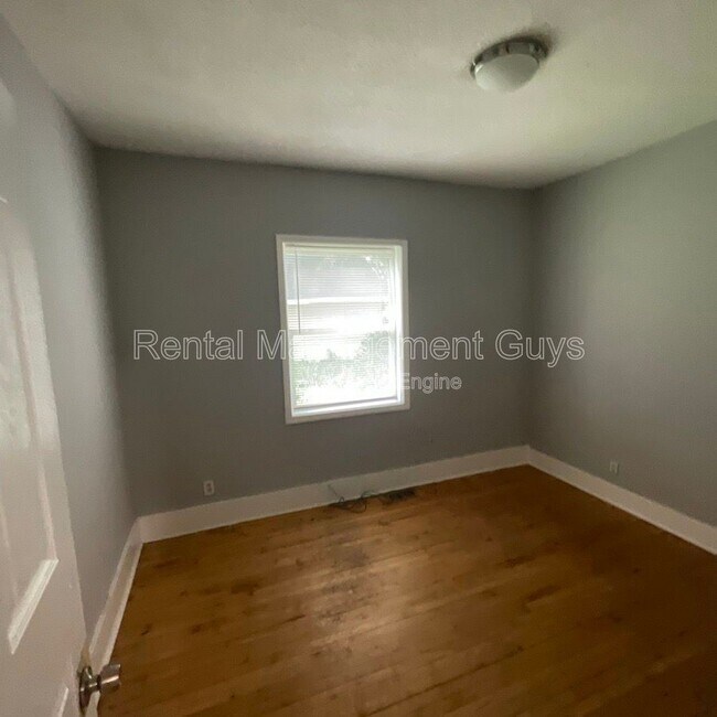 Building Photo - 2931 N Bryant Ave