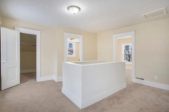 Building Photo - 195 Hubbard St