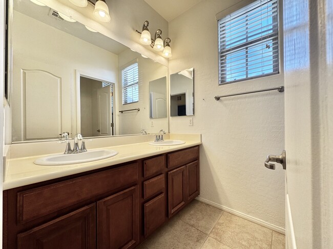 Building Photo - 10037 White Mulberry Dr