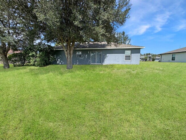 Building Photo - 210 Manatee St