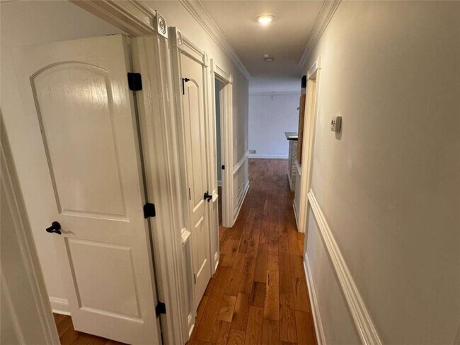 Building Photo - 837 Parkstone Dr