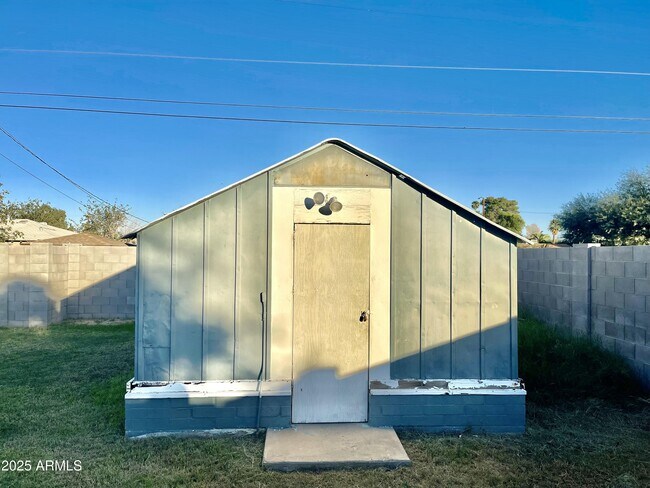 Building Photo - 1100 N Brown Ave