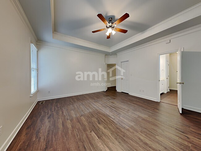 Building Photo - 300 Lucas Park Dr