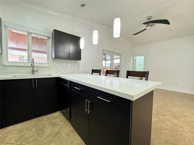 Building Photo - 2875 W 72nd Terrace