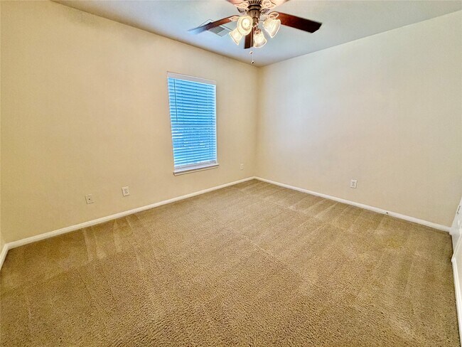 Building Photo - 25206 Auburn Terrace Dr