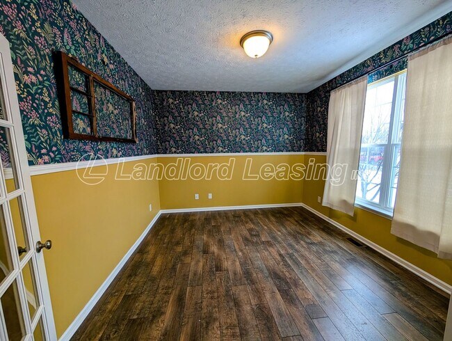 Building Photo - Stunning 5-Bedroom Home in Northpointe Estates with Finished Basement