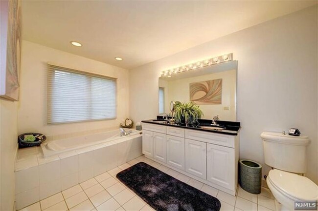 Building Photo - 106 Stonegate Trail