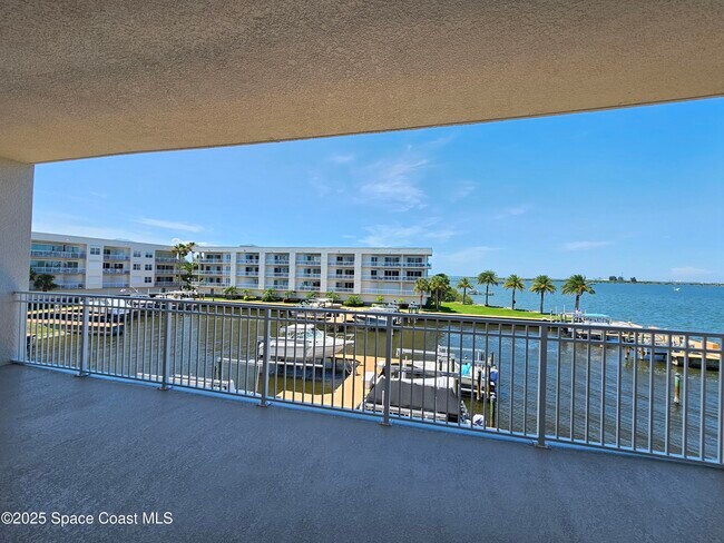 Building Photo - 590 S Banana River Dr