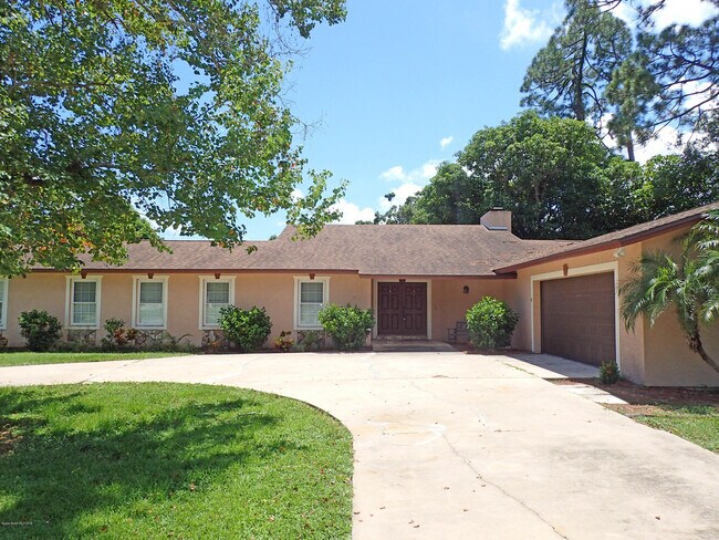 Building Photo - 525 Hidden Creek Dr