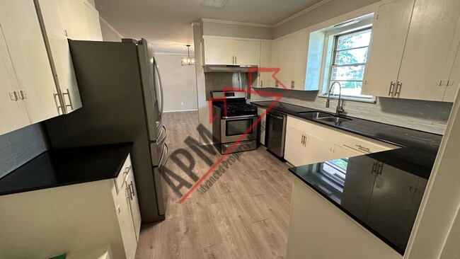 Building Photo - Beautiful Chic Remodeled West Monroe Home!