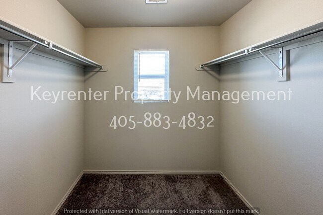 Building Photo - Gorgeous 3 Bed 2.5 Bath Two Story Home in Heart Of Yukon!