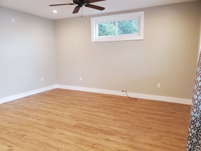 Building Photo - 632-634 Second St.