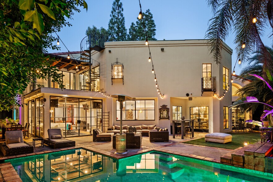 Building Photo - 4909 Woodley Ave