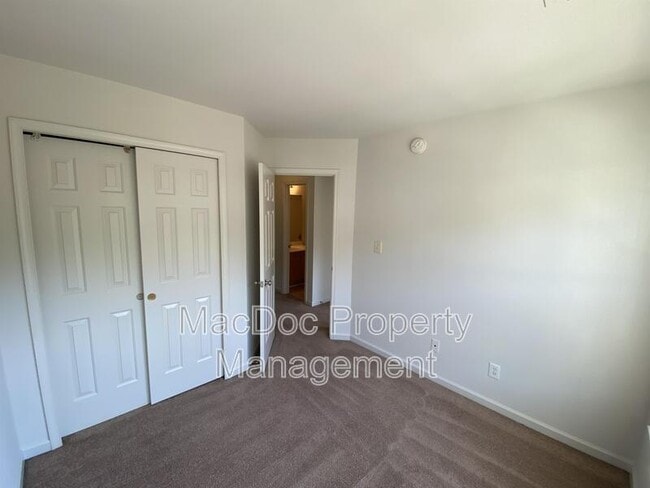 Building Photo - 4249 Normandy Ct