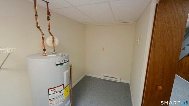 Building Photo - 64 Crystal Ln