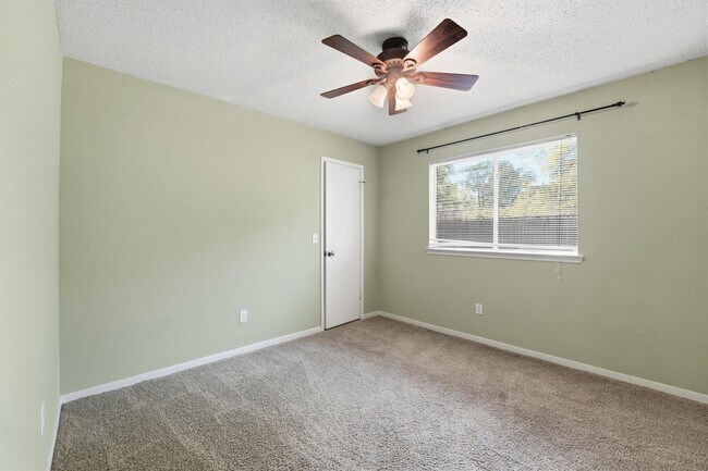 Building Photo - 17219 Kettle Creek Dr