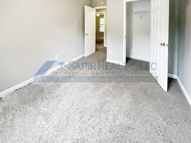 Building Photo - 220 Beechwood Ln