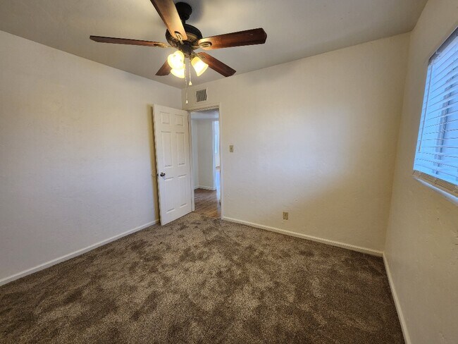 Building Photo - 216 N Casa Grande Ave