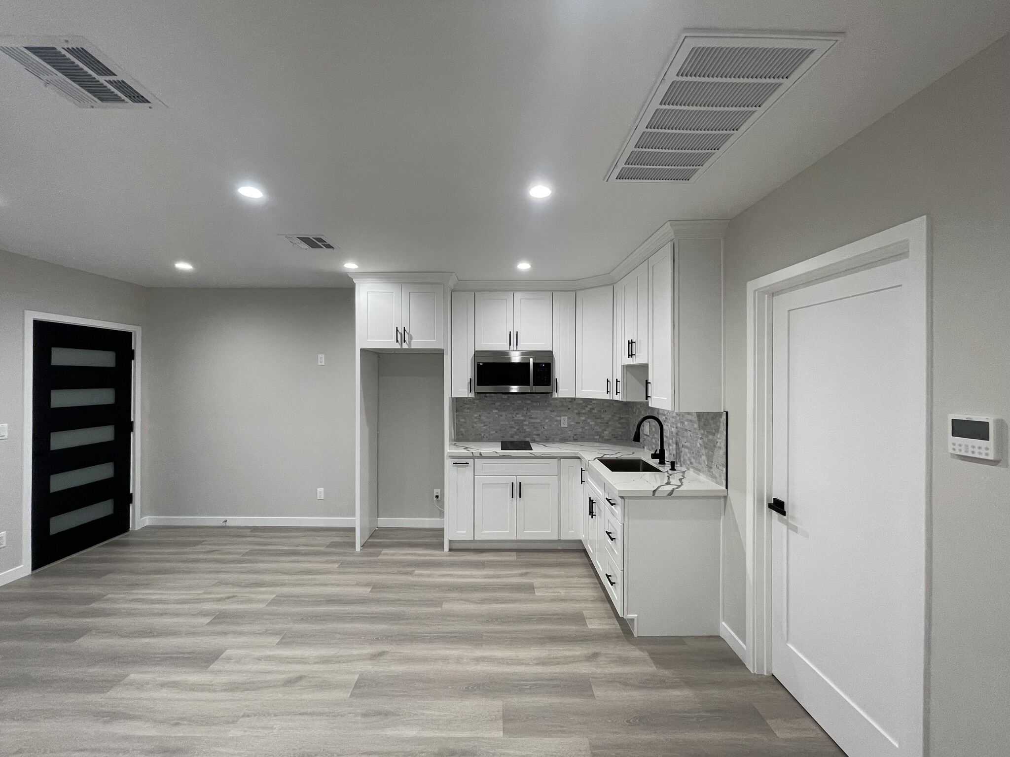 Building Photo - 8683 Haddon Ave