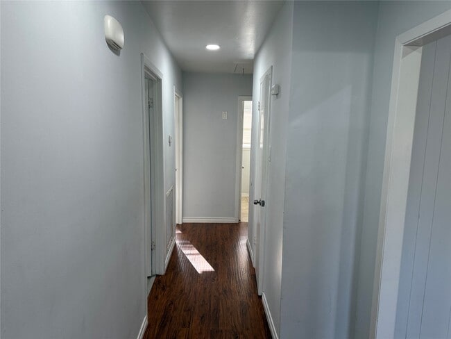 Building Photo - 1014 Robinson St