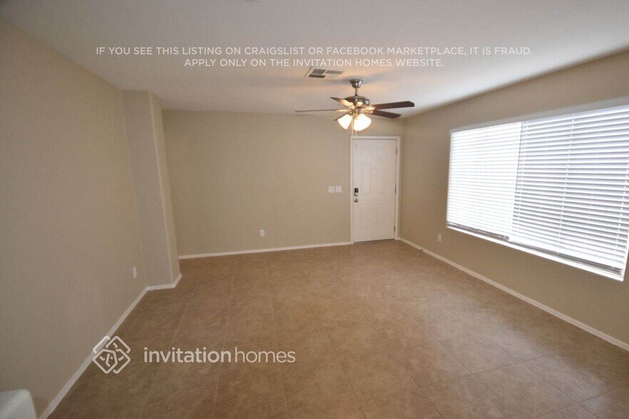 Building Photo - 3215 W Salter Dr