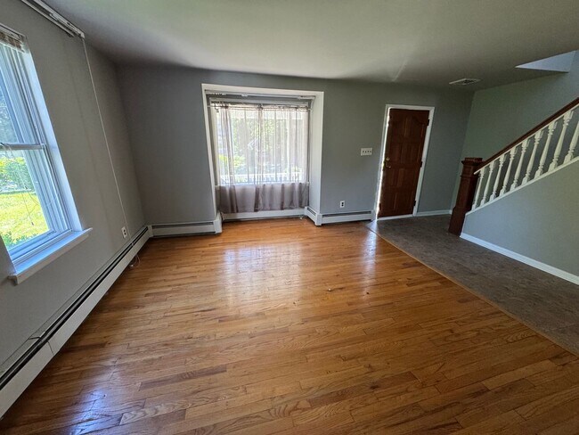 Building Photo - Lower Gywnedd 3 Bedroom 1.5 Bath Colonial in Penllyn Pa $2,750/month