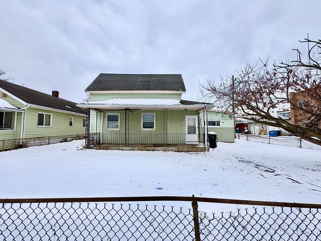 Building Photo - 919 S 25th St