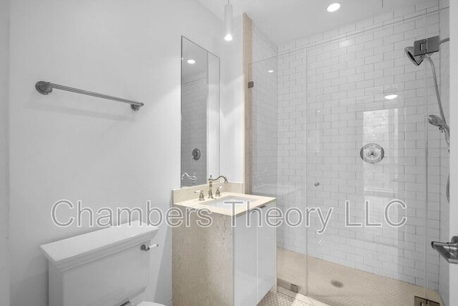 Building Photo - 1380 Quincy St NW