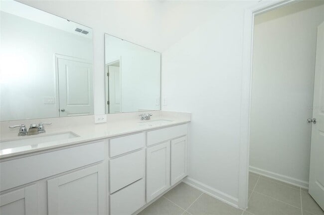 Building Photo - 2618 Skyline Lp