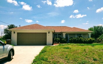 Building Photo - 429 Piper Ave