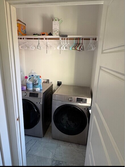 Building Photo - 1930 Shaw St