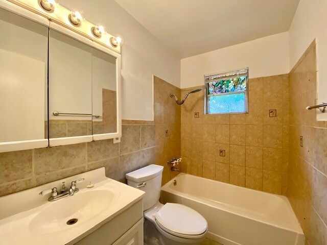Building Photo - 2125 Forest Oaks Dr