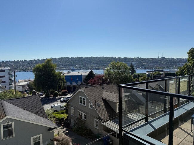 Building Photo - 655 Crockett St