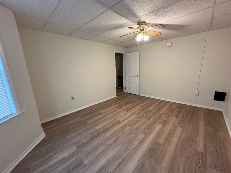 Building Photo - 148 S 17th St