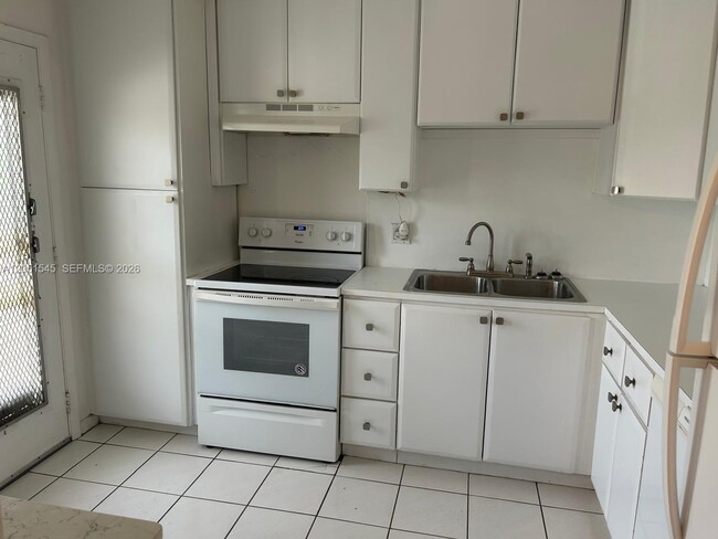 Building Photo - 6100 S Falls Cir Dr