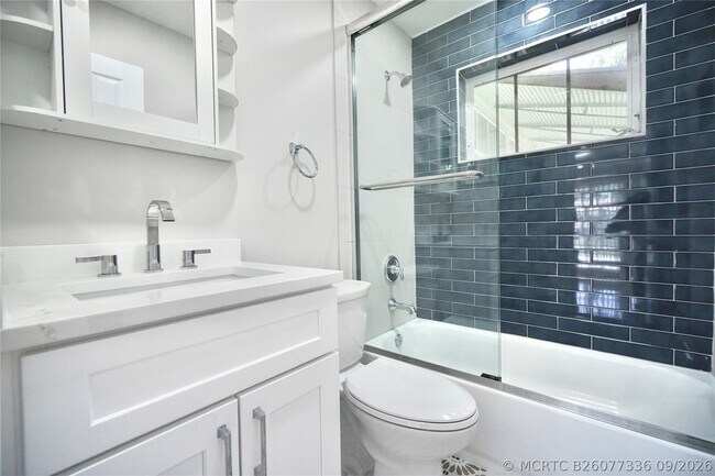 Building Photo - 917 SE 15th Ct