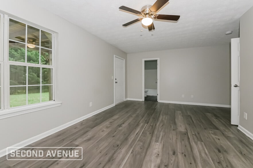 Building Photo - 45 Riverside Ct