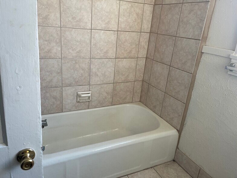 Building Photo - 4832 Convention St