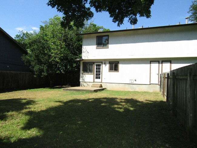 Building Photo - 7001 Winedale Dr