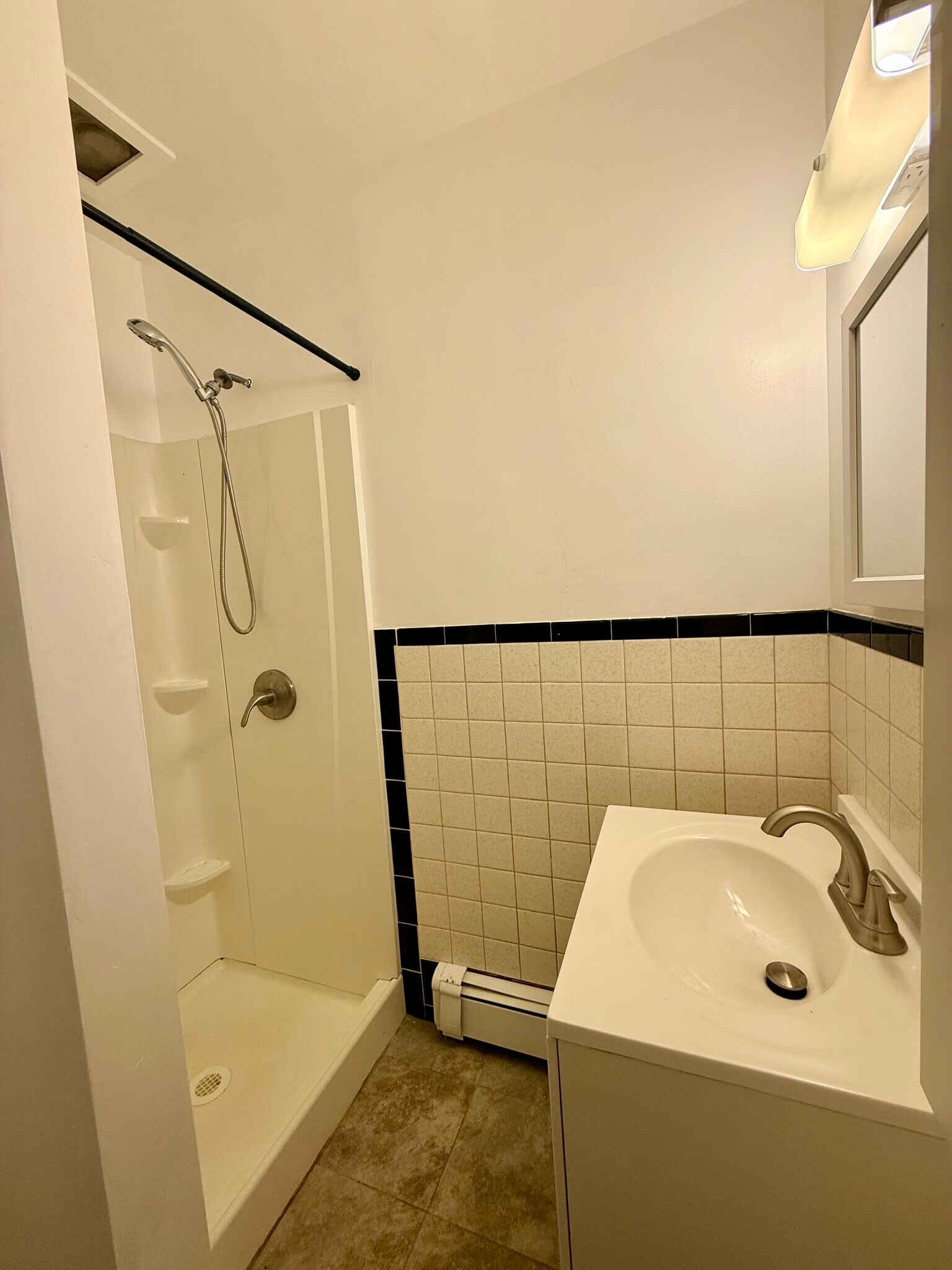 Building Photo - 5 Villa Dr