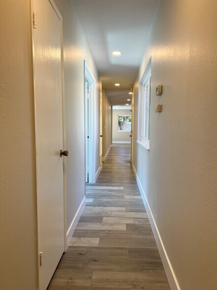 Hallway leading to bedrooms - 5181 Oxbow Ct