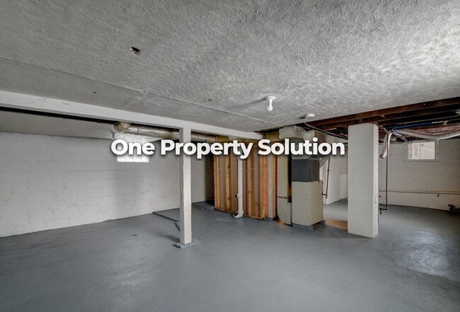 Building Photo - 437 Hovey St