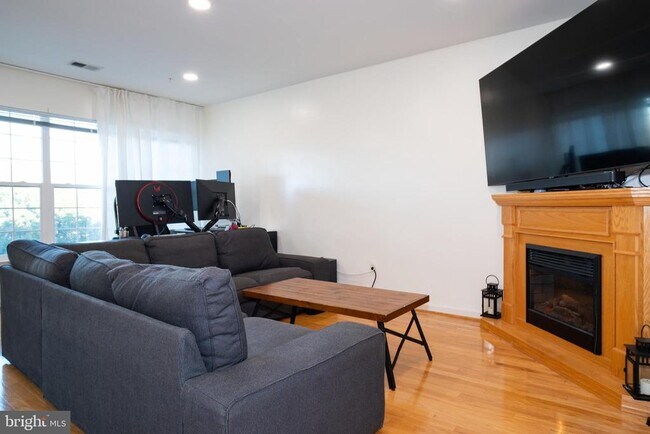 Building Photo - 12964 Pinnacle Dr