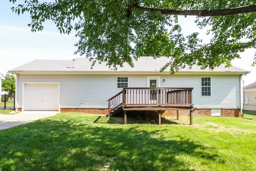 Building Photo - 2231 Sawmill St