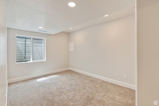 Building Photo - 42 N Trident Maple Dr