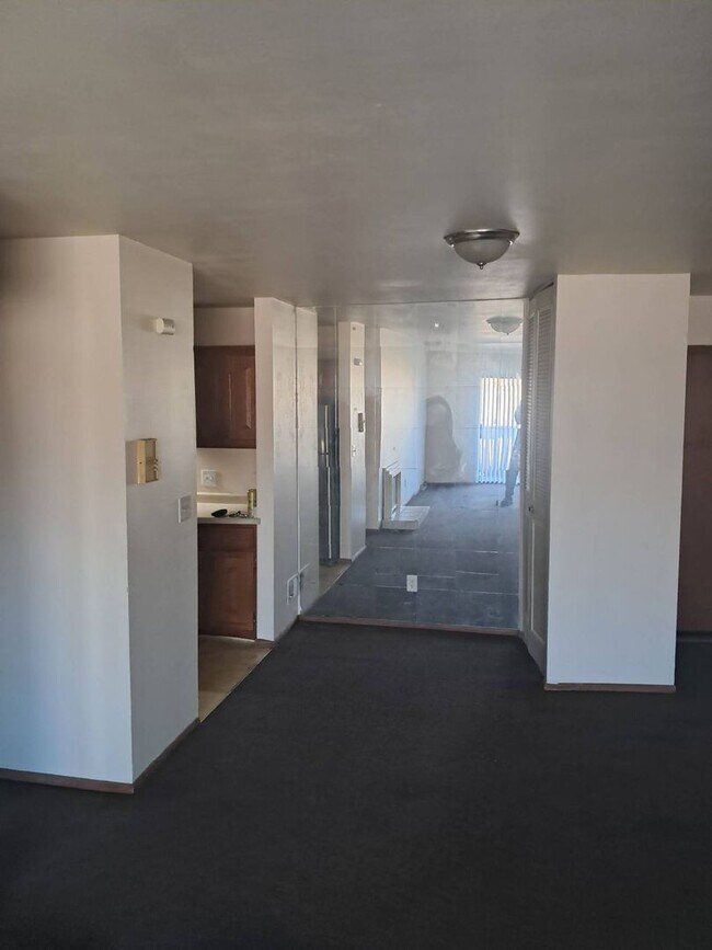 Building Photo - 6011 W Port Ave