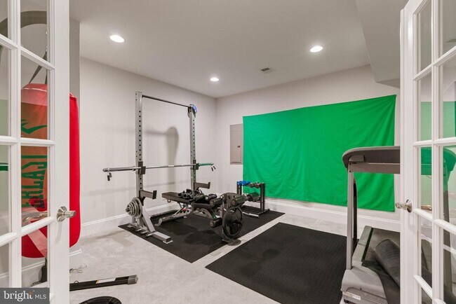 Building Photo - 1604 Colonial Ln